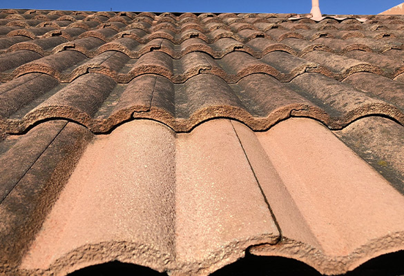 Nettoyage et demoussage de toiture à Sablé-sur-Sarthe (72300) dans la Sarthe (72). Nettoyage et demoussage de toiture à Sablé-sur-Sarthe (72300) dans la Sarthe (72).