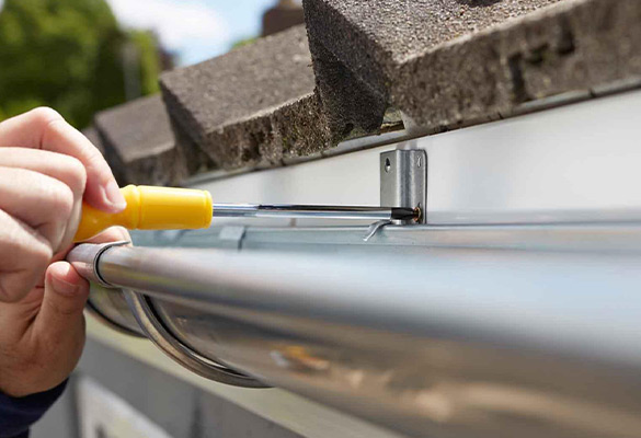 Pose et réparation de gouttière à Sablé-sur-Sarthe (72300) dans la Sarthe (72).